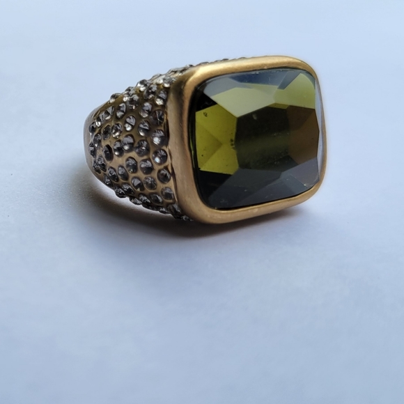 Lia sophia gold ring with green stone surrounded with diamonds - Picture 4 of 4